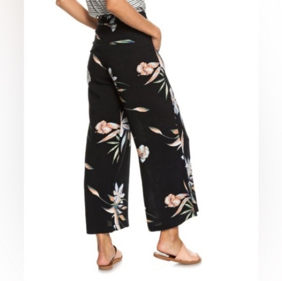 Roxy Waterfall Light Culottes Size Large Black and Floral - Picture 3 of 11